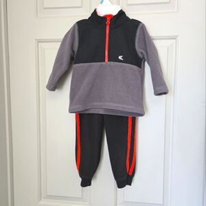 2/$15 Carters Fleece Set Size 12 M